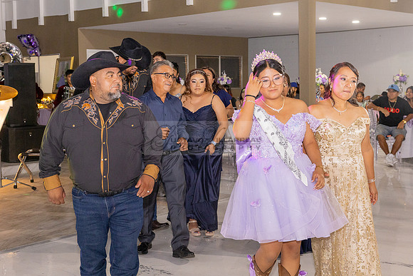Amy Lopez quinceanera event celebration in Los Angeles Ca, photography and videography by Gustavo Villarreal. 323-633-8283, www.gvphotoandvideo.com