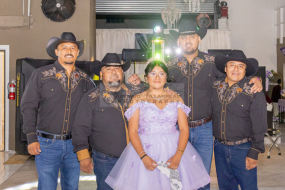 Amy Lopez quinceanera event celebration in Los Angeles Ca, photography and videography by Gustavo Villarreal. 323-633-8283, www.gvphotoandvideo.com