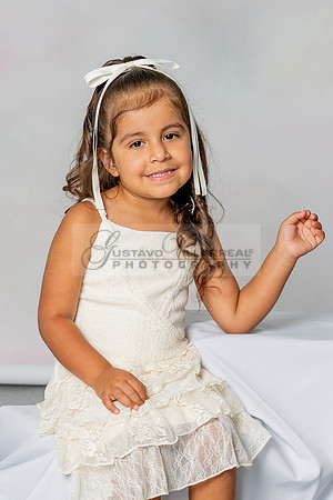 Denise dauhters, kids, family portriat in Whittier ca by Gustavo