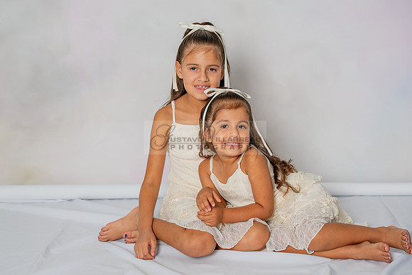 Denise dauhters, kids, family portriat in Whittier ca by Gustavo