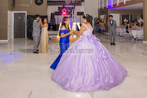 Amy Lopez quinceanera event celebration in Los Angeles Ca, photography and videography by Gustavo Villarreal. 323-633-8283, www.gvphotoandvideo.com