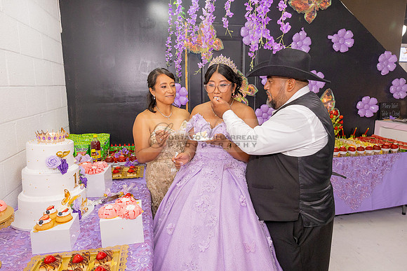 Amy Lopez quinceanera event celebration in Los Angeles Ca, photography and videography by Gustavo Villarreal. 323-633-8283, www.gvphotoandvideo.com