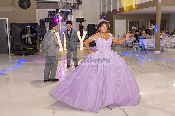 Amy Lopez quinceanera event celebration in Los Angeles Ca, photography and videography by Gustavo Villarreal. 323-633-8283, www.gvphotoandvideo.com