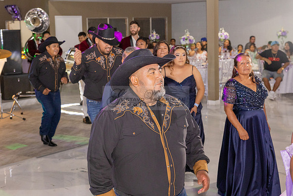 Amy Lopez quinceanera event celebration in Los Angeles Ca, photography and videography by Gustavo Villarreal. 323-633-8283, www.gvphotoandvideo.com