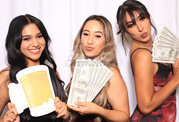 Stephanie and Albert wedding celebration, photo booth in Redondo Beach Ca, Gustavo Villarreal Photography, 323-633-8283, www.gvphotoandvideo.com
