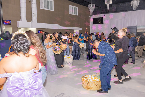 Amy Lopez quinceanera event celebration in Los Angeles Ca, photography and videography by Gustavo Villarreal. 323-633-8283, www.gvphotoandvideo.com
