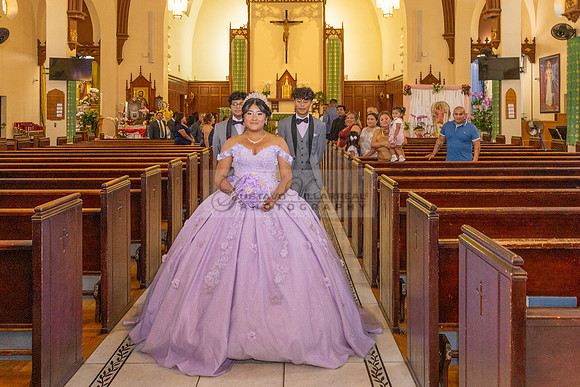 Amy Lopez quinceanera event celebration in Los Angeles Ca, photography and videography by Gustavo Villarreal. 323-633-8283, www.gvphotoandvideo.com