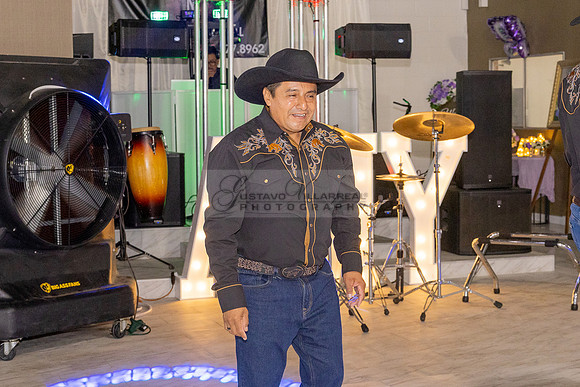 Amy Lopez quinceanera event celebration in Los Angeles Ca, photography and videography by Gustavo Villarreal. 323-633-8283, www.gvphotoandvideo.com