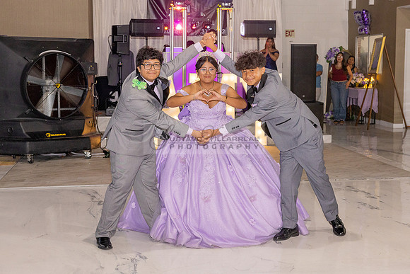 Amy Lopez quinceanera event celebration in Los Angeles Ca, photography and videography by Gustavo Villarreal. 323-633-8283, www.gvphotoandvideo.com