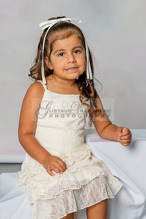 Denise dauhters, kids, family portriat in Whittier ca by Gustavo