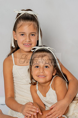 Denise dauhters, kids, family portriat in Whittier ca by Gustavo