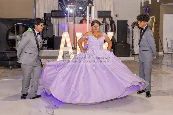 Amy Lopez quinceanera event celebration in Los Angeles Ca, photography and videography by Gustavo Villarreal. 323-633-8283, www.gvphotoandvideo.com