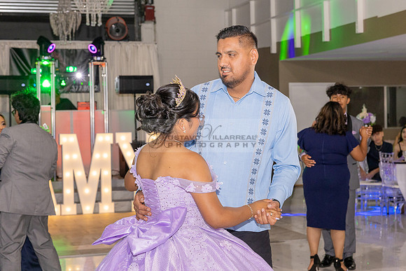 Amy Lopez quinceanera event celebration in Los Angeles Ca, photography and videography by Gustavo Villarreal. 323-633-8283, www.gvphotoandvideo.com