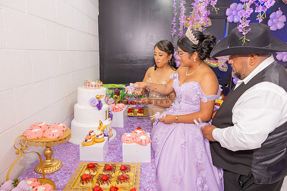 Amy Lopez quinceanera event celebration in Los Angeles Ca, photography and videography by Gustavo Villarreal. 323-633-8283, www.gvphotoandvideo.com