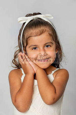 Denise dauhters, kids, family portriat in Whittier ca by Gustavo