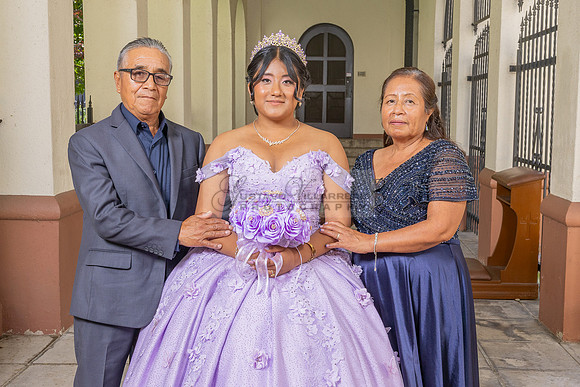 Amy Lopez quinceanera event celebration in Los Angeles Ca, photography and videography by Gustavo Villarreal. 323-633-8283, www.gvphotoandvideo.com