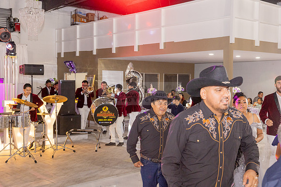 Amy Lopez quinceanera event celebration in Los Angeles Ca, photography and videography by Gustavo Villarreal. 323-633-8283, www.gvphotoandvideo.com
