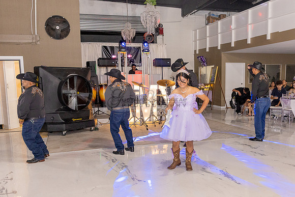 Amy Lopez quinceanera event celebration in Los Angeles Ca, photography and videography by Gustavo Villarreal. 323-633-8283, www.gvphotoandvideo.com