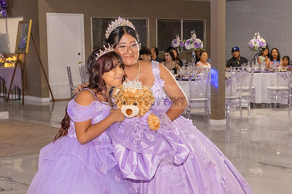 Amy Lopez quinceanera event celebration in Los Angeles Ca, photography and videography by Gustavo Villarreal. 323-633-8283, www.gvphotoandvideo.com