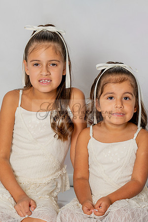 Denise dauhters, kids, family portriat in Whittier ca by Gustavo