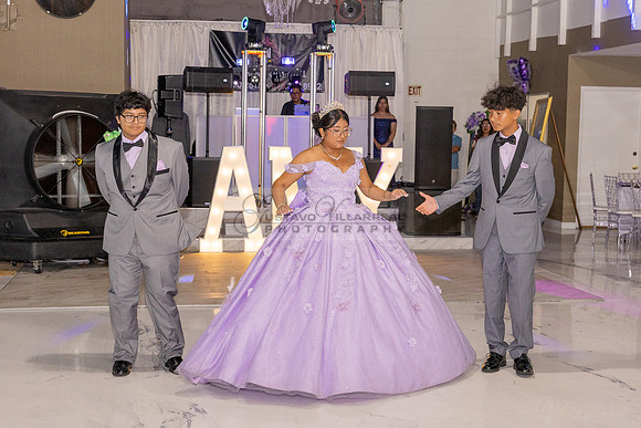 Amy Lopez quinceanera event celebration in Los Angeles Ca, photography and videography by Gustavo Villarreal. 323-633-8283, www.gvphotoandvideo.com