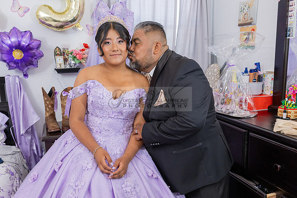 Amy Lopez quinceanera event celebration in Los Angeles Ca, photography and videography by Gustavo Villarreal. 323-633-8283, www.gvphotoandvideo.com