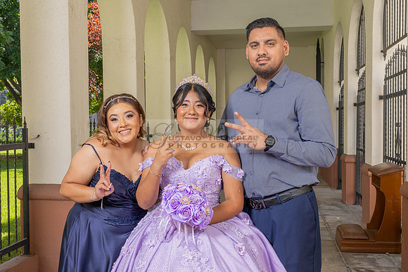 Amy Lopez quinceanera event celebration in Los Angeles Ca, photography and videography by Gustavo Villarreal. 323-633-8283, www.gvphotoandvideo.com