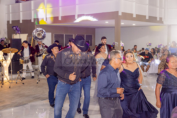 Amy Lopez quinceanera event celebration in Los Angeles Ca, photography and videography by Gustavo Villarreal. 323-633-8283, www.gvphotoandvideo.com