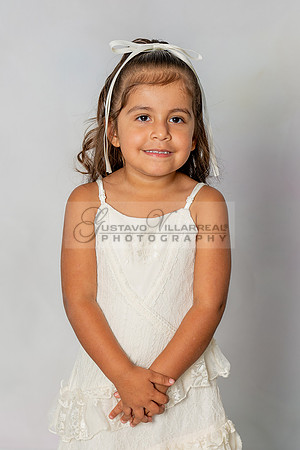 Denise dauhters, kids, family portriat in Whittier ca by Gustavo