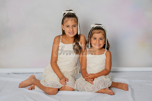 Denise dauhters, kids, family portriat in Whittier ca by Gustavo