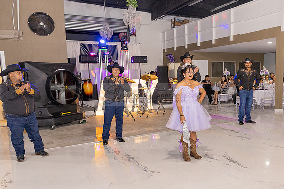 Amy Lopez quinceanera event celebration in Los Angeles Ca, photography and videography by Gustavo Villarreal. 323-633-8283, www.gvphotoandvideo.com
