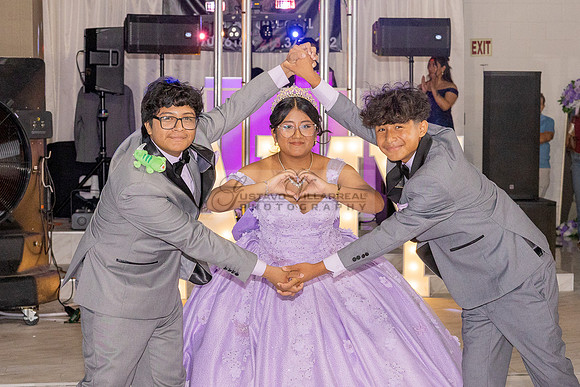 Amy Lopez quinceanera event celebration in Los Angeles Ca, photography and videography by Gustavo Villarreal. 323-633-8283, www.gvphotoandvideo.com