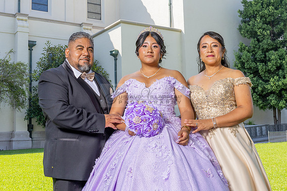 Amy Lopez quinceanera event celebration in Los Angeles Ca, photography and videography by Gustavo Villarreal. 323-633-8283, www.gvphotoandvideo.com