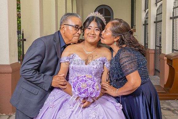 Amy Lopez quinceanera event celebration in Los Angeles Ca, photography and videography by Gustavo Villarreal. 323-633-8283, www.gvphotoandvideo.com
