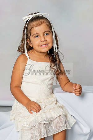 Denise dauhters, kids, family portriat in Whittier ca by Gustavo