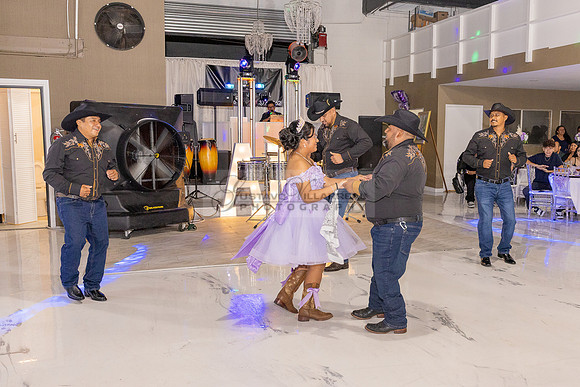 Amy Lopez quinceanera event celebration in Los Angeles Ca, photography and videography by Gustavo Villarreal. 323-633-8283, www.gvphotoandvideo.com