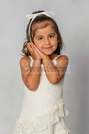 Denise dauhters, kids, family portriat in Whittier ca by Gustavo
