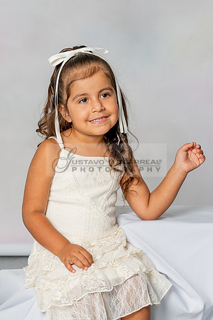 Denise dauhters, kids, family portriat in Whittier ca by Gustavo