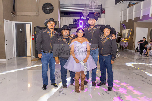 Amy Lopez quinceanera event celebration in Los Angeles Ca, photography and videography by Gustavo Villarreal. 323-633-8283, www.gvphotoandvideo.com