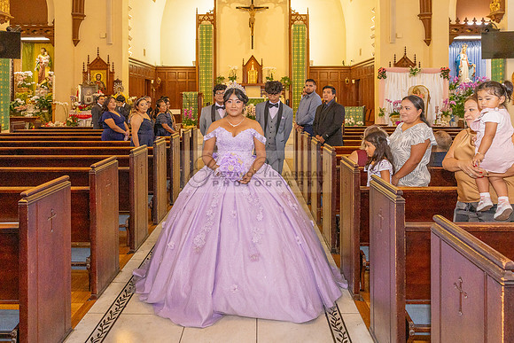 Amy Lopez quinceanera event celebration in Los Angeles Ca, photography and videography by Gustavo Villarreal. 323-633-8283, www.gvphotoandvideo.com