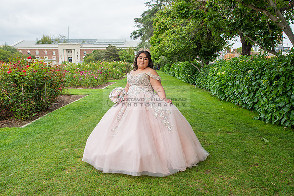 Guadalupe quinceanera photo session at Expo Center, Exposition Park Rose Garden in Los Angeles Ca by Gustavo Villarreal Photography, 323-633-8283, www.gvphotoandvideo.com