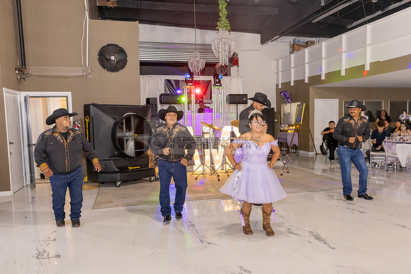 Amy Lopez quinceanera event celebration in Los Angeles Ca, photography and videography by Gustavo Villarreal. 323-633-8283, www.gvphotoandvideo.com