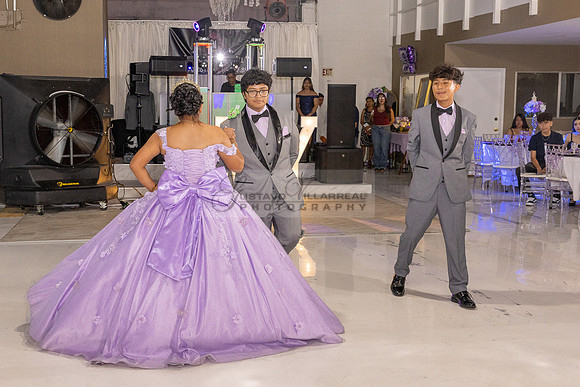 Amy Lopez quinceanera event celebration in Los Angeles Ca, photography and videography by Gustavo Villarreal. 323-633-8283, www.gvphotoandvideo.com
