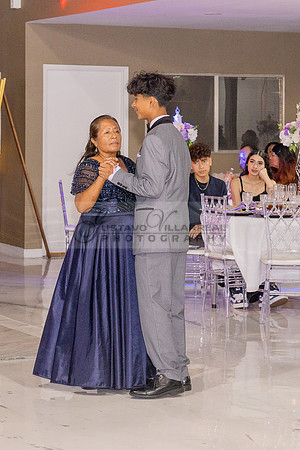 Amy Lopez quinceanera event celebration in Los Angeles Ca, photography and videography by Gustavo Villarreal. 323-633-8283, www.gvphotoandvideo.com