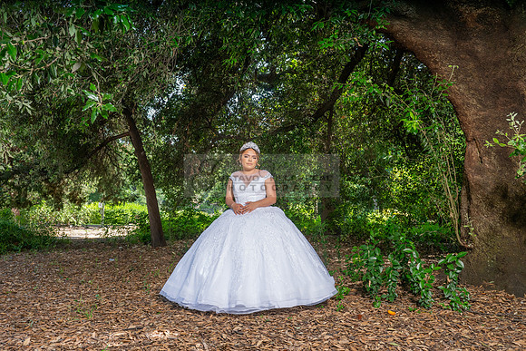 Alyssa and Kaitlynn sweet Sixteens photoshoot at Los Angeles County Arboretum in Arcadia Ca. photography, videography, Gustavo Villarreal, 323-633-8283, www.gvphotoandvideo.com