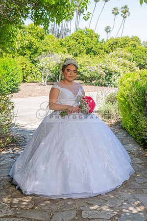 Alyssa and Kaitlynn sweet Sixteens photoshoot at Los Angeles County Arboretum in Arcadia Ca. photography, videography, Gustavo Villarreal, 323-633-8283, www.gvphotoandvideo.com