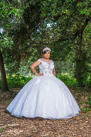 Alyssa and Kaitlynn sweet Sixteens photoshoot at Los Angeles County Arboretum in Arcadia Ca. photography, videography, Gustavo Villarreal, 323-633-8283, www.gvphotoandvideo.com