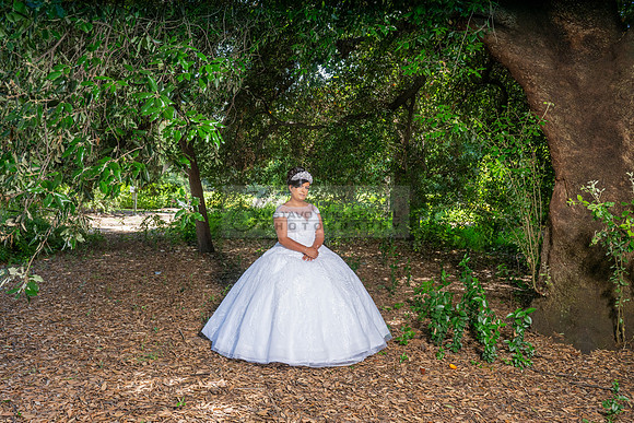 Alyssa and Kaitlynn sweet Sixteens photoshoot at Los Angeles County Arboretum in Arcadia Ca. photography, videography, Gustavo Villarreal, 323-633-8283, www.gvphotoandvideo.com