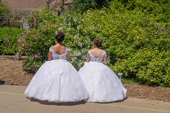 Alyssa and Kaitlynn sweet Sixteens photoshoot at Los Angeles County Arboretum in Arcadia Ca. photography, videography, Gustavo Villarreal, 323-633-8283, www.gvphotoandvideo.com