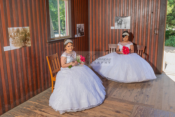 Alyssa and Kaitlynn sweet Sixteens photoshoot at Los Angeles County Arboretum in Arcadia Ca. photography, videography, Gustavo Villarreal, 323-633-8283, www.gvphotoandvideo.com